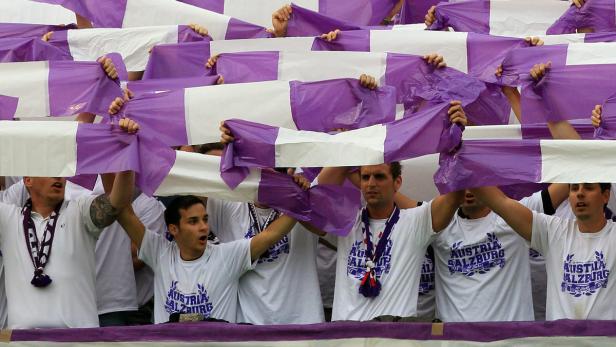 Freude bei den Austria-Salzburg-Fans. Der Aufstieg naht