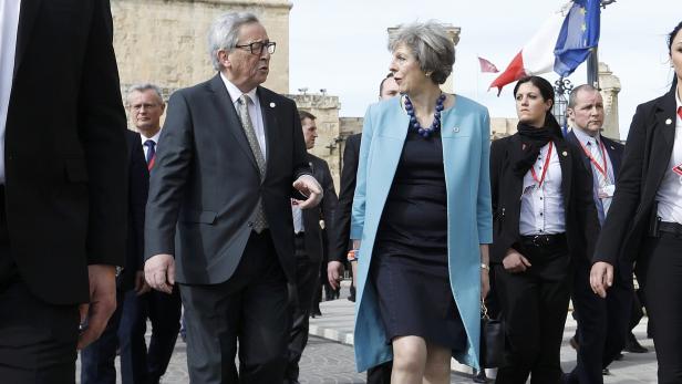 Juncker und Briten-Premierministerin Theresa May