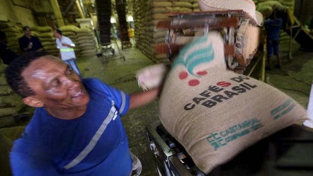 Kaffeebohnen sind durch die Dürre in Brasilien zum Luxusgut geworden