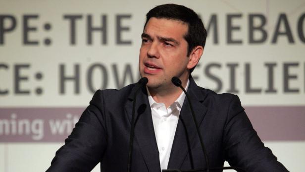 Alexis Tsipras spricht bei einer Veranstaltung vor einem Publikum.