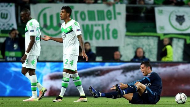 Ronaldo (re.) hat sich den Ausflug nach Wolfsburg anders vorgestellt.