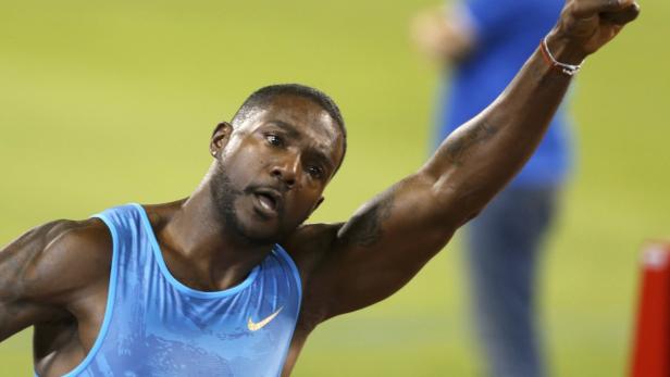 Fingerzeig nach 100 Metern: Justin Gatlin ist bereits in Hochform.