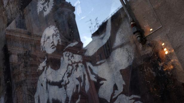 Banksy hat der Madonna eine Pistole in die Hand gedrückt.