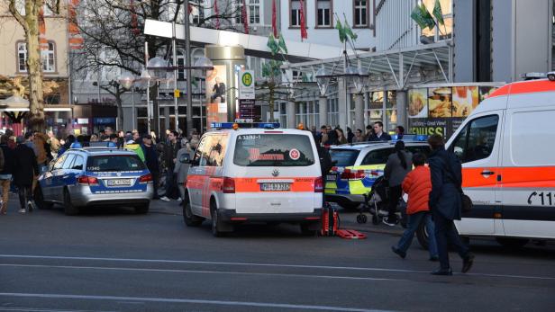 Heidelberg: Drei Fußgänger wurden verletzt, einer von ihnen schwer.