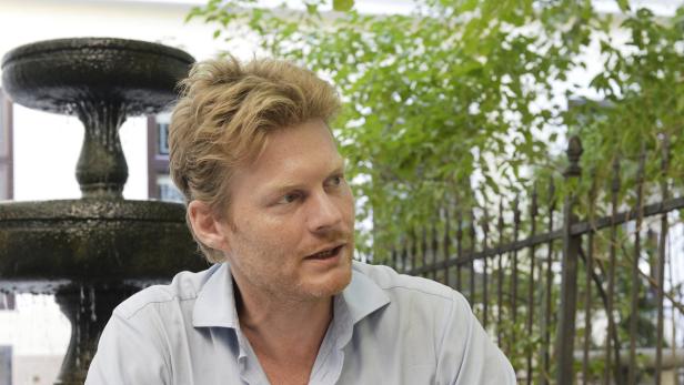 Christian Felber, Attac Christian Felber wird in dem Schulbuch zu viel der Ehre zuteil, sagen Ökonomen