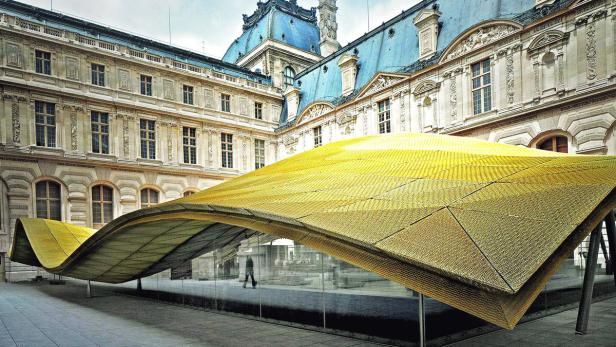 Der „fliegende Teppich“ von Waagner Biro überdacht die Abteilung für Islamische Kunst im Louvre in Paris.