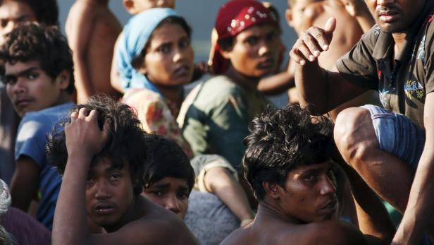 Menschenrechtsaktivisten zufolge sind derzeit tausende Bootsflüchtlinge in der Region unterwegs.