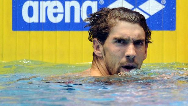 Michael Phelps im Schwimmbecken während eines Wettkampfs.