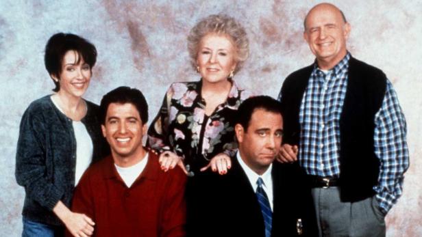 32,9 Millionen Menschen sahen in den USA das Finale von &quot;Alle lieben Raymon&quot; im Jahr 2005. Die Sitcom gilt neben &quot;Seinfeld&quot; und &quot;Friends&quot; als erfolgreichste Serie in den USA. 210 Folgen wurden in neun Staffeln ausgestrahlt.