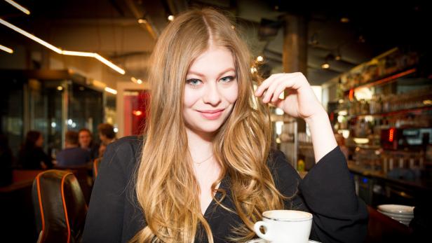 Zoe Straub Zoe Straub vertritt Österreich mit dem Lied "Loin d'ici".