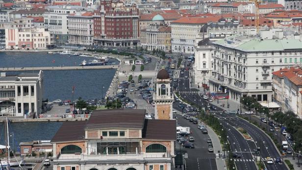 Fahrt von Triest (Blick auf den Hafen) nach Venedig soll bequemer werden.