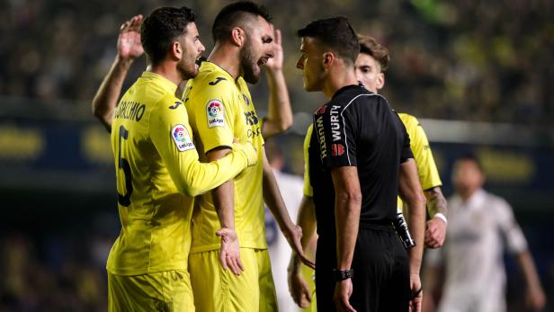 Villareal-Spieler haderten mit den Entscheidungen des Referees Manzano.