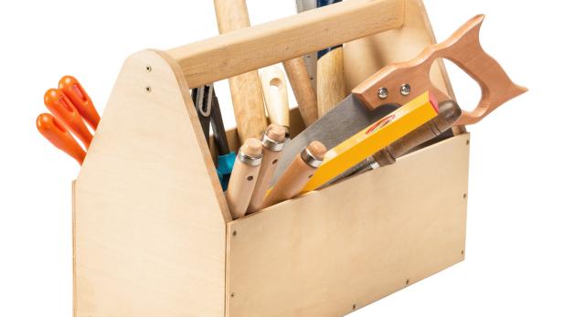 Bildnummer: 60758935 Wooden toolbox with tools isolated on white alt aufbauen ausstattung bauen board box carpenter fixieren hardware heimwerker henkel holz holzarbeiten hölzern instrumente jahrgang konstruktion konzept manual meissel objekt plank punkt raspeln reparatur retro sanierung sperrholz sägen timber tool verbesserung versorgnung werkstoff werkstätte werkzeugkasten work zimmerei zuhause