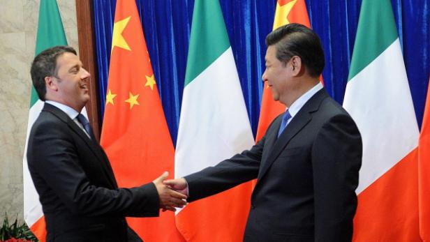 Grund zu lachen: Im Juni war Premier Renzi bei Chinas Staatschef Xi Jinping; jetzt kauft China in Italien ein