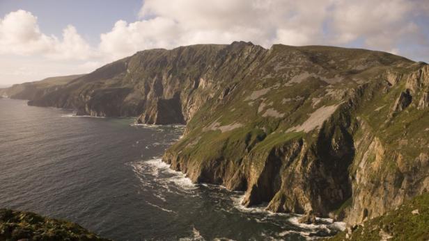 Die Klippen von Slieve League in Irland ragen steil aus dem Atlantik auf.