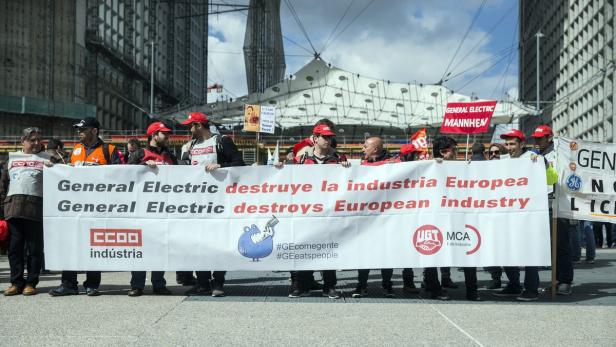 In mehreren Städten (hier Paris) protestierten Gewerkschaften gegen den Abbau
