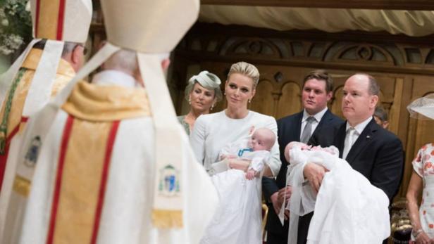 Fürst Albert und Fürstin Charlène von Monaco bei der Taufe ihrer Zwillinge.