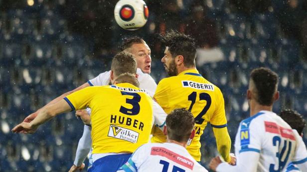 Mit Köpfchen: SKN-Stürmer Segovia traf zum 1:1, kurz nach der Pause gelang dem Spanier noch ein Tor