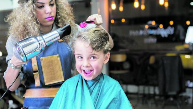 Wenig Grund zur Freude: Viele FriseurInnen sind vom Mindestlohn weit entfernt.
