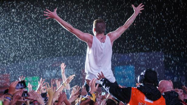 Rapper Macklemore trotzte Mittwoch beim Frequency-Festival in St. Pölten Wind und Wetter