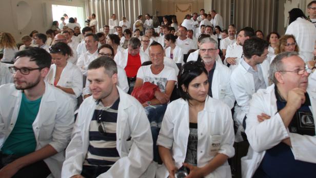 Am vergangenen Freitag hielten Ärzte eine Versammlung ab mit anschließendem Protestmarsch. Gestern erzielten Präsident Lang und Landesrat Rezar eine Einigung