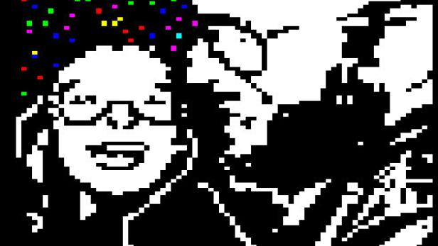 Eine Frau mit Brille feiert mit Konfetti im Gesicht.