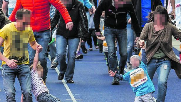 SPORT, LEICHTATHLETIK, LAUFSPORT,JUNIOR- MARATHON LINZ, 02.APRIL 2016 IM BILD: STADION LINZ FOTO: Manfred Binder, honorarpflichtig