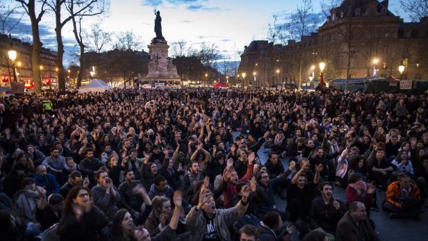 Nuit Debout in Paris Demo am Place de la Republique.