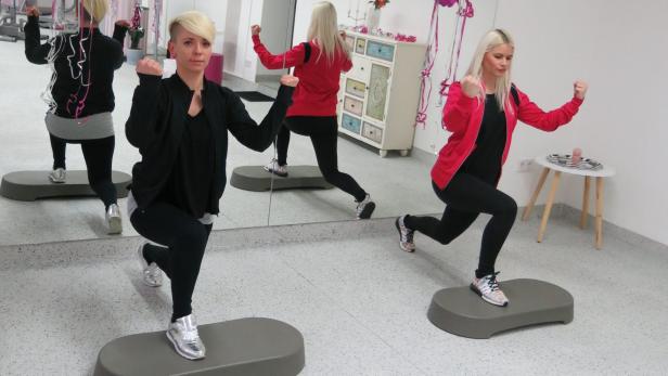 Helga Schranz (re.) und Andreea Clara Kassai bieten im Turnsaal Training, Kurse und auch Seminare über Gesundheit, Fitness und Ernährung