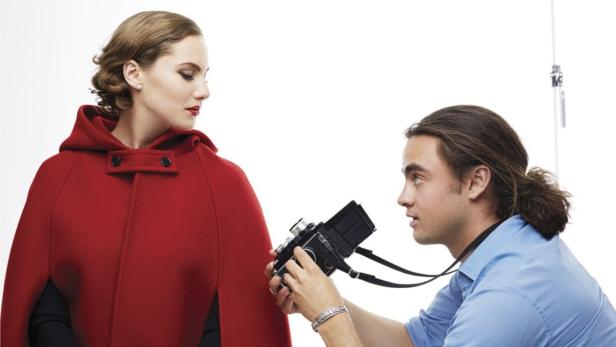 Die Enkelkinder der Ikonen beim magischen Foto- Shooting 2014: Emma Ferrer &amp;amp; Michael Avedon.