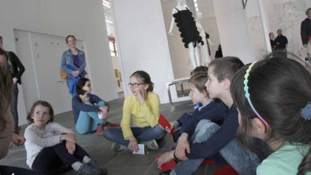 Begrüßungsrunde in der Ausstellung