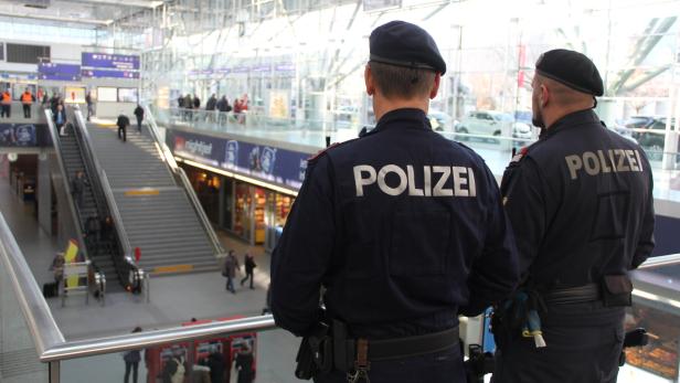 Polizei zeigt am Hauptbahnhof Linz weiter verstärkte Präsenz