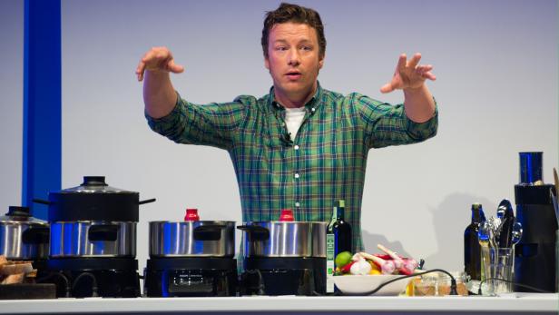 Haubenkoch und Bestsellerautor Jamie Oliver präsentiert den &quot;HomeCooker&quot; von Philips.