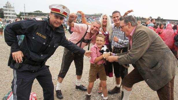 Andreas Gabalier in Wien: Dieter Chmelar & die Gabalier-Fans