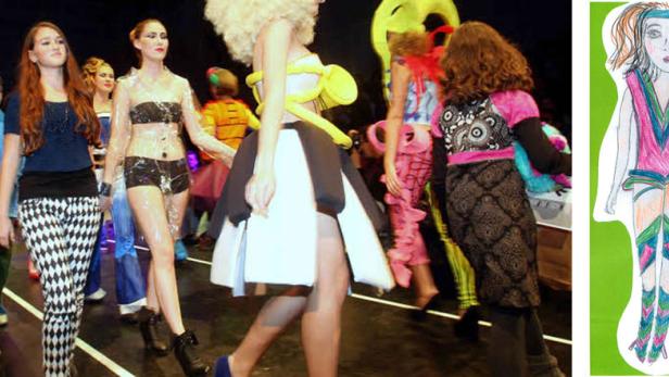 Models präsentieren farbenfrohe und extravagante Designs auf einem Laufsteg.