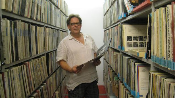Musikliebhaber, Bibliothekar: Peter Hörschelmann in einem Speicher der Hauptbücherei
