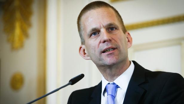 Gerhard Hesse Regierungs-Experte Gerhard Hesse verteidigt Vorgehen