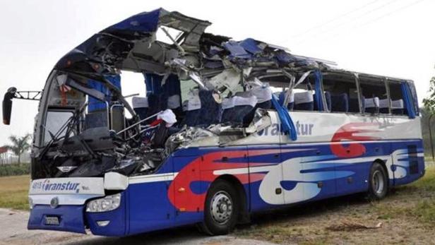 Das Wrack des Touristenbusses