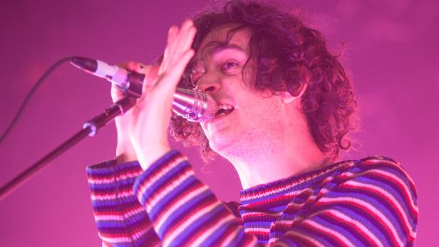 Sänger Matthew Healy wirkte im Wiener Gasometer erschöpft