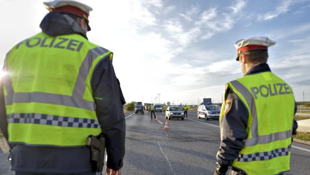 Grenzkontrollen – wie in Nickelsdorf – werden von der Polizei durchgeführt. Auch Beamte aus dem Südburgenland werden herangezogen