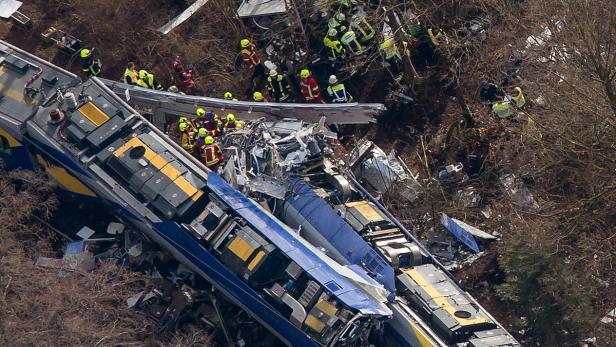 Unfallstelle nach dem Zugunglück in der Nähe von Bad Aibling (Bayern).