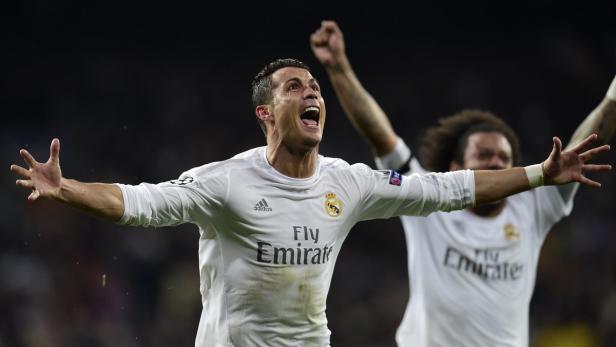 Real Madrid&#039;s Portuguese forward Cristiano Ronaldo celebrates after scoring his third goal during the Champions League quarter-final second leg football match Real Madrid vs Wolfsburg at the Santiago Bernabeu stadium in Madrid on April 12, 2016. / AFP PHOTO / JAVIER SORIANO