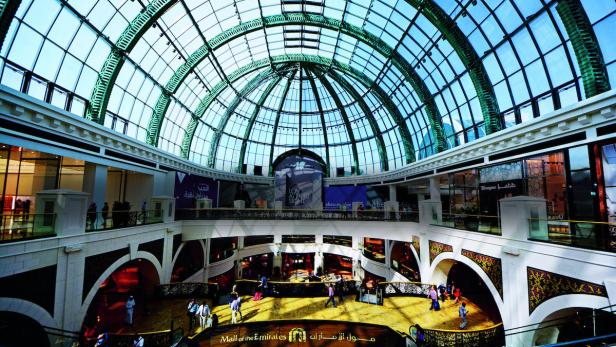 Eines der elegantesten Mega-Einkaufzentren mitten in der Wüste Dubais: Mall of the Emirates