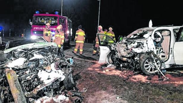 Ein 24-Jähriger starb bei dem Frontalcrash in seinem Audi (links)