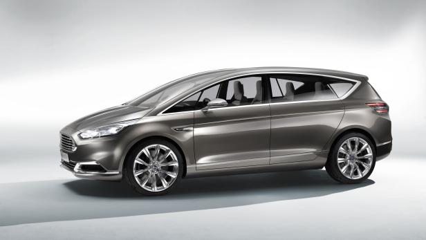 Ein grauer Ford S-Max Concept steht vor einem neutralen Hintergrund.