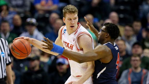 SPO-BKO-BKC-FRESNO-STATE-V-UTAH Jakob Pöltl (li.) macht den nächsten Schritt.