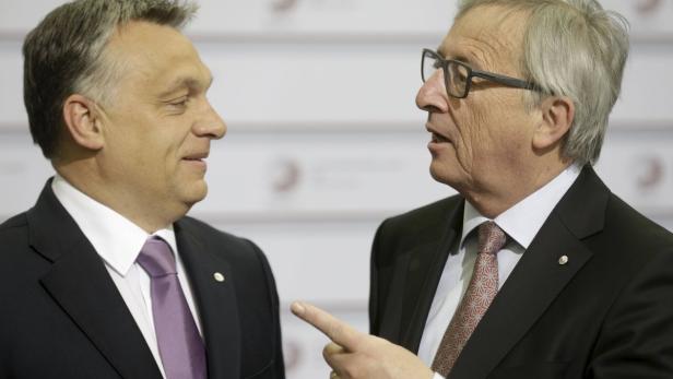 &quot;Hallo, Diktator!&quot; - Aber Orbans Lächeln sitzt.