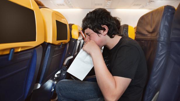 Ein Instagram-Account dokumentiert unappetitliche Begegnugnen im Flugzeug.
