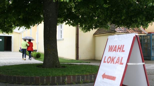 Der vorgezogener Wahltag kam nicht nur in Siegendorf an - Regenwetter hin oder her
