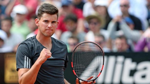 Dominic Thiem ballt die Faust mit Tennisschläger in der Hand.